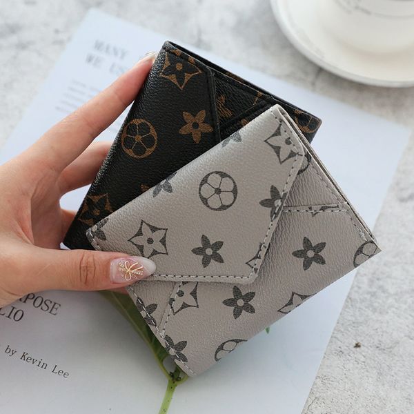 wallet classic personality old flower trend versatile multi functional folding geometric pattern mini short, Red;black
wallet classic personality old flower trend versatile multi functional folding geometric pattern mini short, Red;black