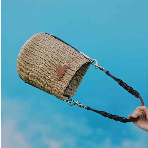 design handbag luxury women's 2021 sunshine straw leather woven portable underarm vegetable basket one-shoulder bucket bag
design handbag luxury women's 2021 sunshine straw leather woven portable underarm vegetable basket one-shoulder bucket bag