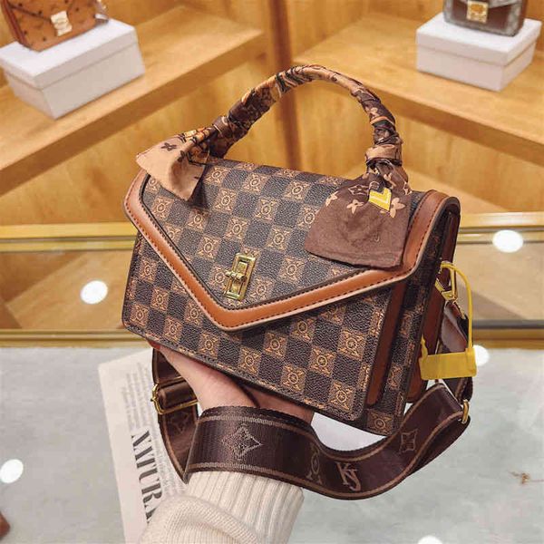 2022 factory wholesale bag women's autumn and winter messenger retro small square bag versatile leisure foreign style texture portable
2022 factory wholesale bag women's autumn and winter messenger retro small square bag versatile leisure foreign style texture portable