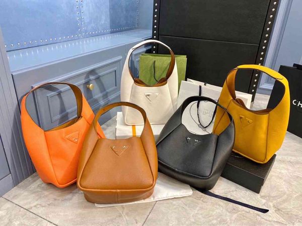 2021 bucket black soft handle open pocket korean vertical square solid sewing open women's bag
2021 bucket black soft handle open pocket korean vertical square solid sewing open women's bag
