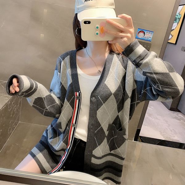 tb early autumn new t-shirt 2021 versatile lingge contrast fashion long sleeve loose fit cardigan coat, White;black
tb early autumn new t-shirt 2021 versatile lingge contrast fashion long sleeve loose fit cardigan coat, White;black