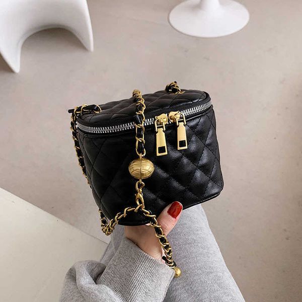 lingge chain women 2021 fashion style versatile mini msenger net red box small square bag
lingge chain women 2021 fashion style versatile mini msenger net red box small square bag