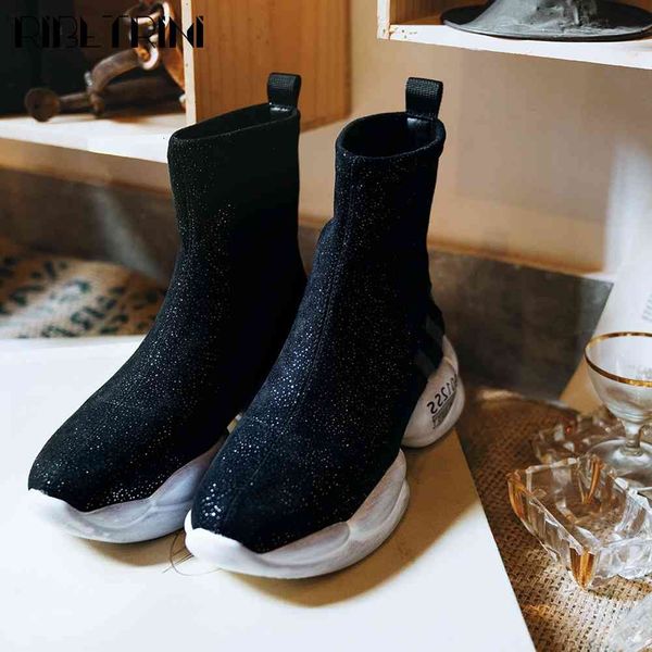 boots female winter solid shoes fashion round toe platfrom slip on chunky women casual daily boots, Black
boots female winter solid shoes fashion round toe platfrom slip on chunky women casual daily boots, Black