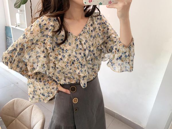 women's blouses & shirts woman fairy chiffon 2021 summer young style mori off shoulder ruffle v-neck flare sleeve floral women blouse s, White
women's blouses & shirts woman fairy chiffon 2021 summer young style mori off shoulder ruffle v-neck flare sleeve floral women blouse s, White