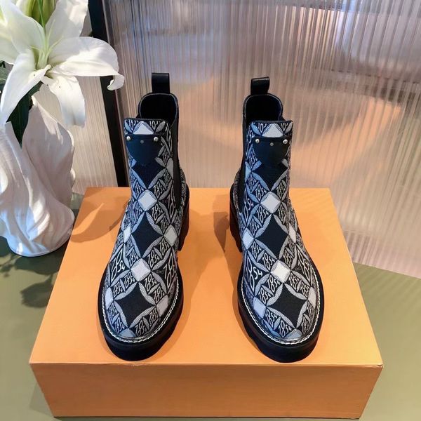 cowhide heighten women's middle tube comfortable chelsea boots non slip outsole material old flower size 35-41, Black
cowhide heighten women's middle tube comfortable chelsea boots non slip outsole material old flower size 35-41, Black