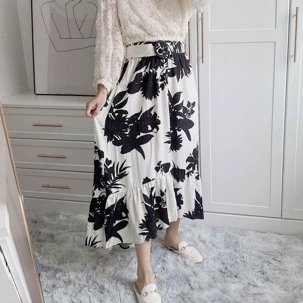 chic women skirt summer 2021 fashion belt big floral prints modern lady long skirts, Black
chic women skirt summer 2021 fashion belt big floral prints modern lady long skirts, Black