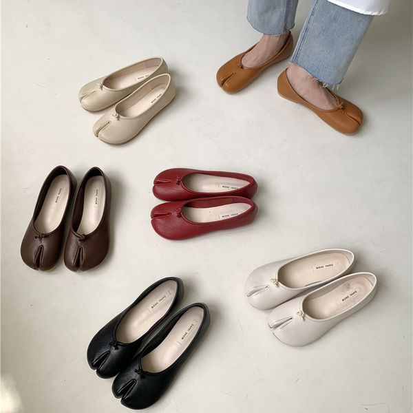 sandals brand design separated toe flat shoes for women soft sole elegant ballet flats ladies office rvb7, Black
sandals brand design separated toe flat shoes for women soft sole elegant ballet flats ladies office rvb7, Black