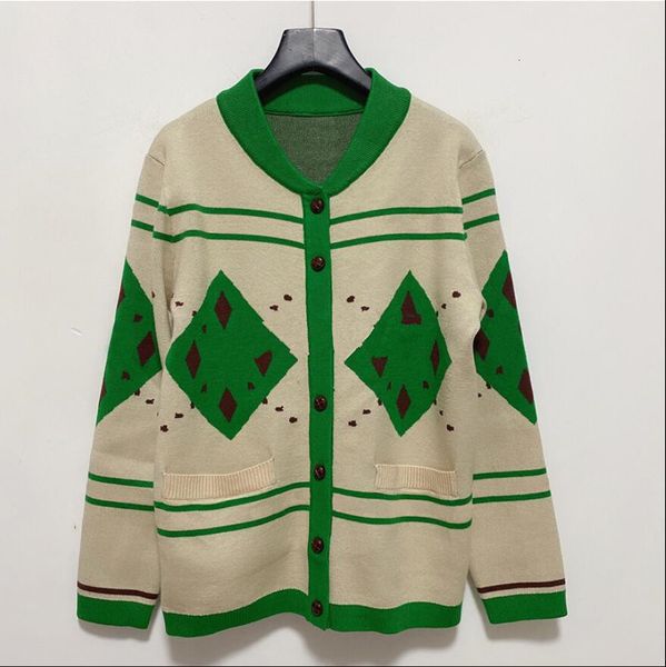 2021 runway designer female spring stripe cardigan long green wood button knitted sweater, White;black
2021 runway designer female spring stripe cardigan long green wood button knitted sweater, White;black