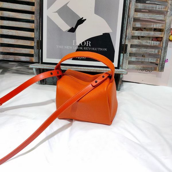 women luxurys designers bags 2021 fashion leather head layer simple versatile pillow mini one sla designer handbag handbags totes crossbody
women luxurys designers bags 2021 fashion leather head layer simple versatile pillow mini one sla designer handbag handbags totes crossbody