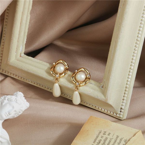 korean style drop pearl electroplating women's french gold diamond s925 silver needle earrings, Black
korean style drop pearl electroplating women's french gold diamond s925 silver needle earrings, Black
