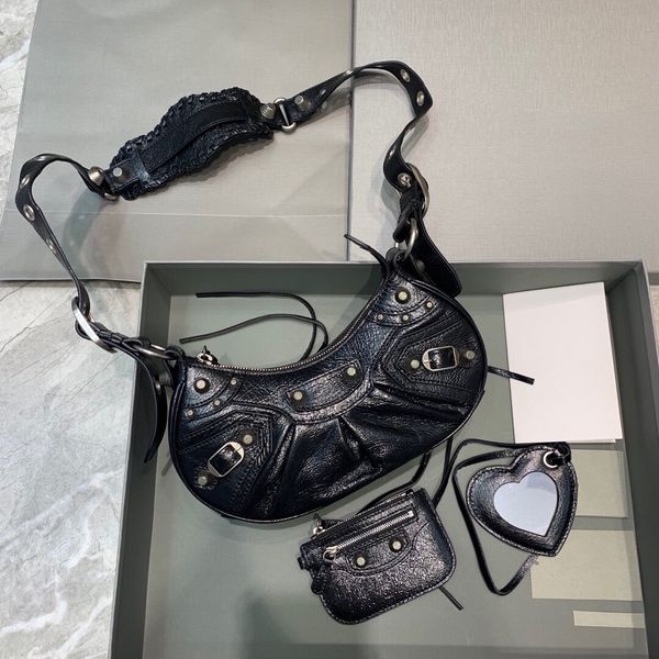 luxury designer crescent moon cross body bags women genuine leather small vintage style motorcycle bag heart-shaped mirror
luxury designer crescent moon cross body bags women genuine leather small vintage style motorcycle bag heart-shaped mirror