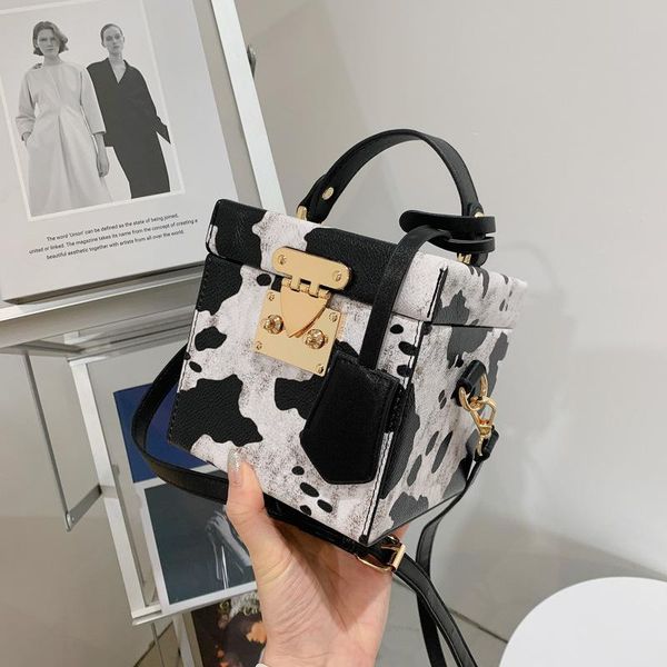 cross body luxury animal pattern box crossbody bags for women 2021 trend fashion design pu leather shoulder handbags female quality
cross body luxury animal pattern box crossbody bags for women 2021 trend fashion design pu leather shoulder handbags female quality