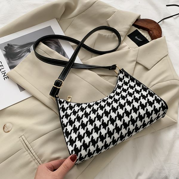 houndstooth womens bag with single shoulder strap fashion crossbody bags for girls retro style for ladies versatile zipper bags
houndstooth womens bag with single shoulder strap fashion crossbody bags for girls retro style for ladies versatile zipper bags