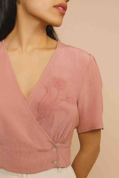 women's knits & tees floral embroidered women retro blouse 2021 spring summer short sleeve waist wrap slim with buttons pleated sh, White
women's knits & tees floral embroidered women retro blouse 2021 spring summer short sleeve waist wrap slim with buttons pleated sh, White