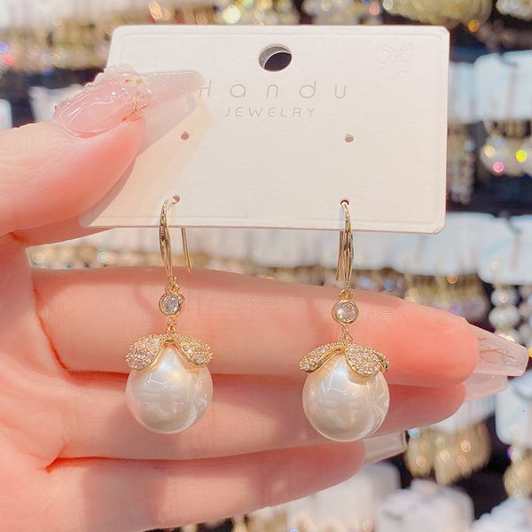 dangle earrings 2021 autumn micro inlaid pearl ear hook feminine fashion celebrity elegant personalized design, Silver
dangle earrings 2021 autumn micro inlaid pearl ear hook feminine fashion celebrity elegant personalized design, Silver