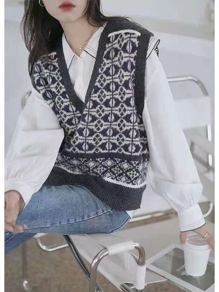 lili pattern v-neck knitted sweater vt korean women's coat in autumn 2021, Black;white
lili pattern v-neck knitted sweater vt korean women's coat in autumn 2021, Black;white