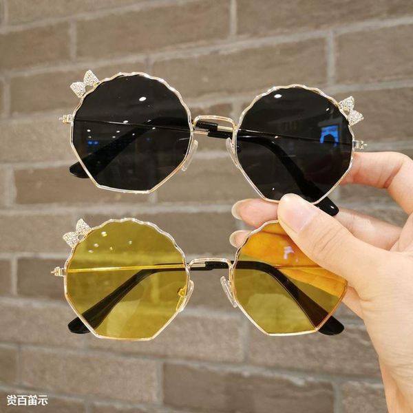 children's sunglasses boys and girls ultraviolet baby cute bow little girl shell glasses, White;black
children's sunglasses boys and girls ultraviolet baby cute bow little girl shell glasses, White;black