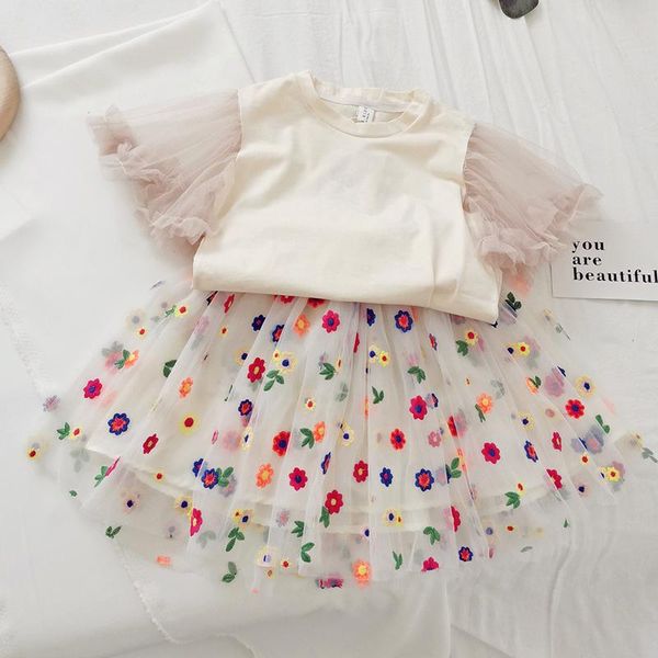 summer girls clothing sets fashion lace flying sleeve + embroidered flowers skirt suit 2pcs princess baby kids clothes 2-7y, White
summer girls clothing sets fashion lace flying sleeve + embroidered flowers skirt suit 2pcs princess baby kids clothes 2-7y, White