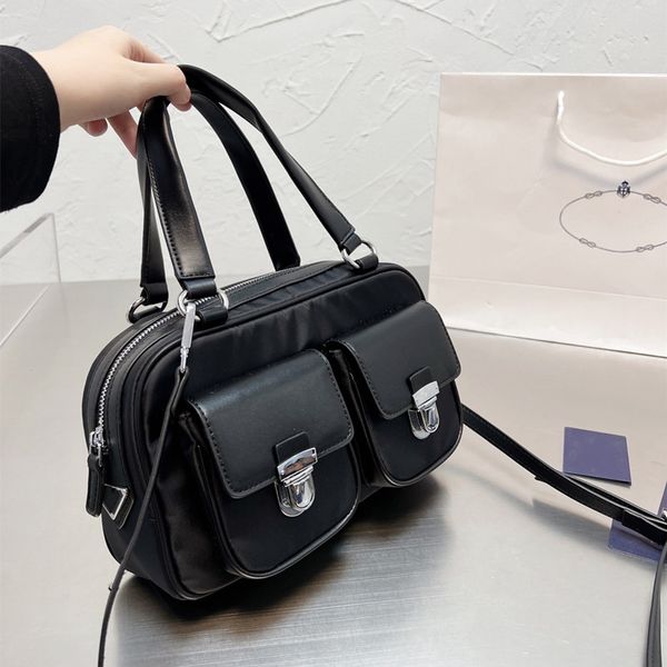 designer black nylon shoulder bags crossbody messenger bag casual handbags triangle small briefcases purses outdorrs packs high quality
designer black nylon shoulder bags crossbody messenger bag casual handbags triangle small briefcases purses outdorrs packs high quality