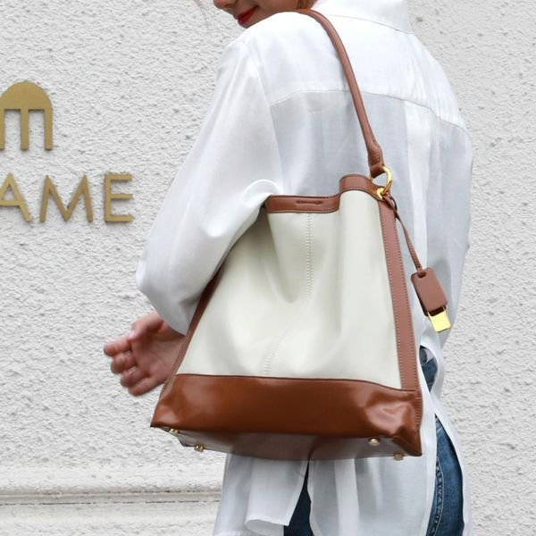 evening bags 2021 fashion color matching large capacity tote bag ladies leather shoulder oil wax texture handbag casual shopping
evening bags 2021 fashion color matching large capacity tote bag ladies leather shoulder oil wax texture handbag casual shopping