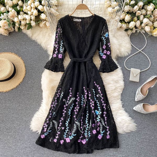 autumn vintage black lace embroidered dress women v-neck flare 3/4 sleeve vestidos female a-line robe fashion 210426, Black;gray
autumn vintage black lace embroidered dress women v-neck flare 3/4 sleeve vestidos female a-line robe fashion 210426, Black;gray