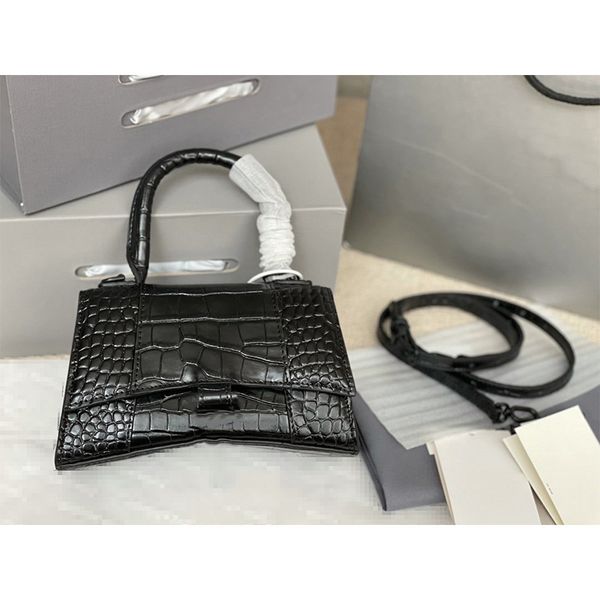 balencaiga luxurys designers bag crocodile leather hourglass bag paris home hardware letter buckle fashion handbag with shoulder strap commu
balencaiga luxurys designers bag crocodile leather hourglass bag paris home hardware letter buckle fashion handbag with shoulder strap commu