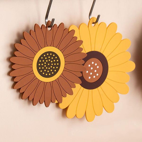 table cloth silicone sunflower shaped waterproof anti slip heat insulation scalding pad flowerpot cup meal kitchen accessories
table cloth silicone sunflower shaped waterproof anti slip heat insulation scalding pad flowerpot cup meal kitchen accessories