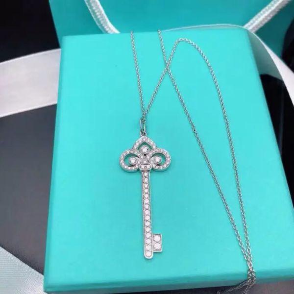 2021 fashion classic necklace temperament noble women's luxury pendant boutique boutique has counter box, low-cost retail and wholesale, Silver
2021 fashion classic necklace temperament noble women's luxury pendant boutique boutique has counter box, low-cost retail and wholesale, Silver