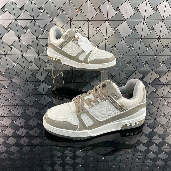 male and female greyish white fashion versatile motion skate shoes 
male and female greyish white fashion versatile motion skate shoes