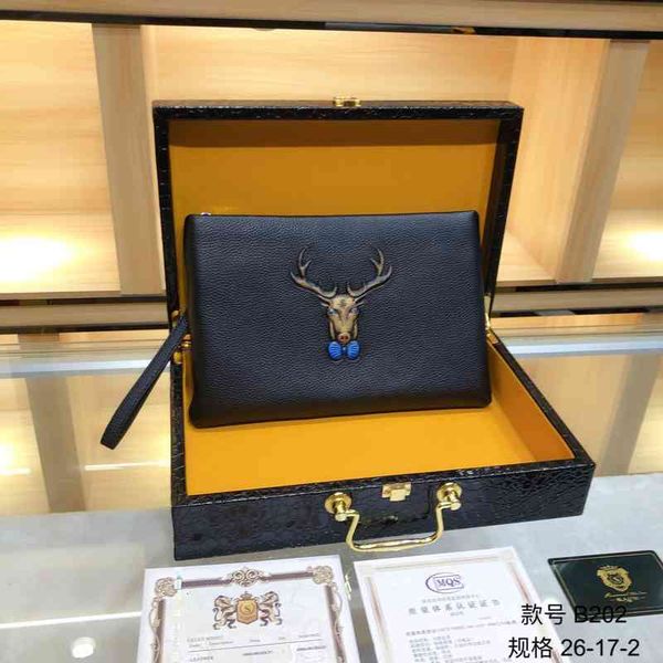 handbag 2021 fashion simple spirit guy men's deer head large capacity zipper clip bag han banchao, Black;red
handbag 2021 fashion simple spirit guy men's deer head large capacity zipper clip bag han banchao, Black;red