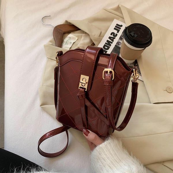 female new bag messenger patent trendy fashion red western ins bucket 2021 net wild popular leather shoulder nbadl
female new bag messenger patent trendy fashion red western ins bucket 2021 net wild popular leather shoulder nbadl