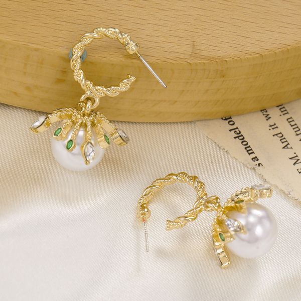studs earrings s925 silver needle emerald court pearl japanese and korean niche design fashion c-shaped, Golden;silver
studs earrings s925 silver needle emerald court pearl japanese and korean niche design fashion c-shaped, Golden;silver