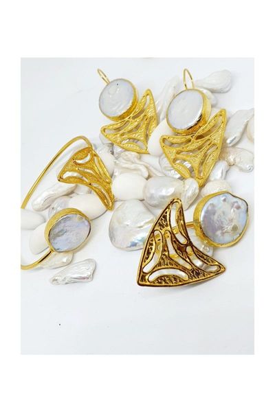 Earrings & Necklace Women's Fashion Jewelry Helen Triple Sets Baroque Pearl, Silver
Earrings & Necklace Women's Fashion Jewelry Helen Triple Sets Baroque Pearl, Silver