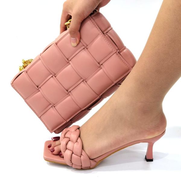 dress shoes latest pink and bags set 2021 summer design mature style african women sandals with shinning crystal for party, Black
dress shoes latest pink and bags set 2021 summer design mature style african women sandals with shinning crystal for party, Black