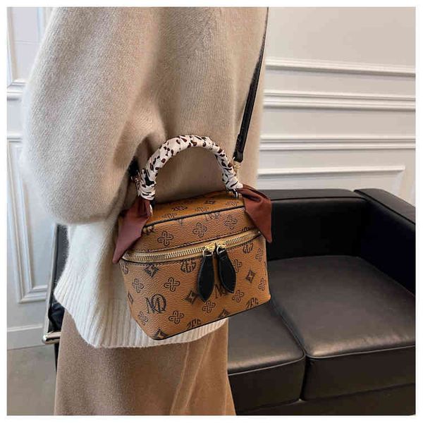 2022 factory wholesale casual winter new makeup bucket simple one shoulder messenger old flower fashion women's bag
2022 factory wholesale casual winter new makeup bucket simple one shoulder messenger old flower fashion women's bag