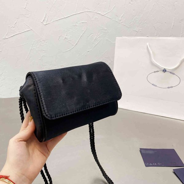 factory outlet design women's 2021 new korean simple small texture single shoulder messenger bag leisure girl's bag
factory outlet design women's 2021 new korean simple small texture single shoulder messenger bag leisure girl's bag