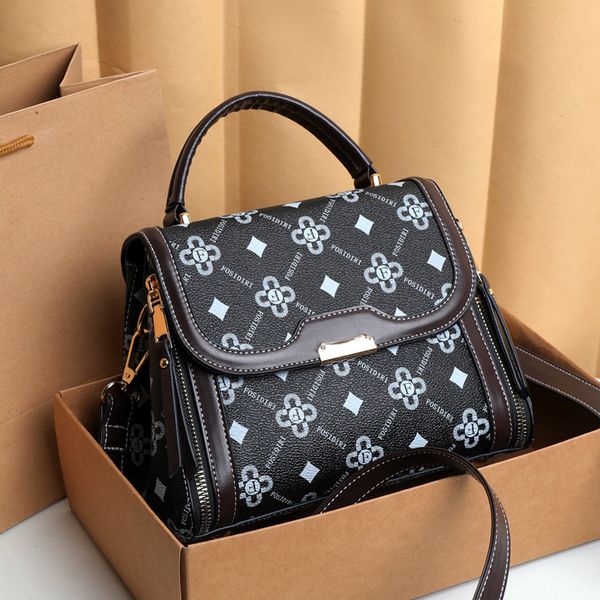 women's 2021 new simple fashion printed hand-held single shoulder messenger bag texture small square bag
women's 2021 new simple fashion printed hand-held single shoulder messenger bag texture small square bag