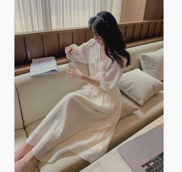 2021 spring / summer french v-neck drs slim straight shoulder bubble sleeve gentle skirt, Black;gray
2021 spring / summer french v-neck drs slim straight shoulder bubble sleeve gentle skirt, Black;gray