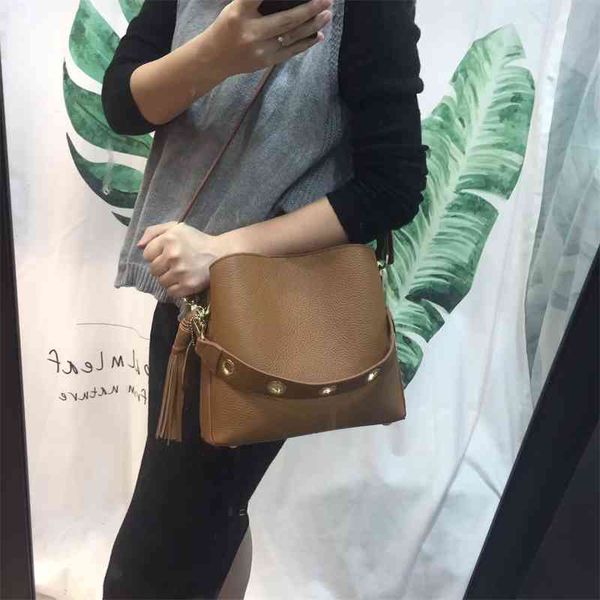 women luxurys designers bags 2021 fashion straddle bucket solid detachable strap hand large capac designer handbag handbags totes crossbody
women luxurys designers bags 2021 fashion straddle bucket solid detachable strap hand large capac designer handbag handbags totes crossbody