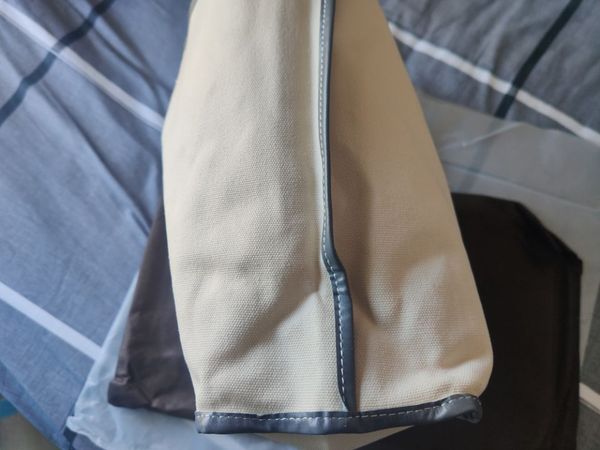 retro classic fashion women pu leather handbag large canvas tote shopping bag come with small pouch brown dustbag
retro classic fashion women pu leather handbag large canvas tote shopping bag come with small pouch brown dustbag