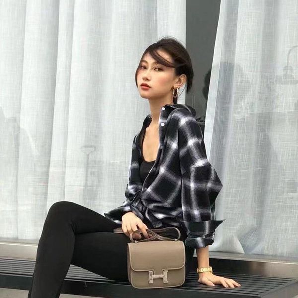 2021 new family stewardess leater women's button small square palm kangkang mini one shoulder messenger bag
2021 new family stewardess leater women's button small square palm kangkang mini one shoulder messenger bag