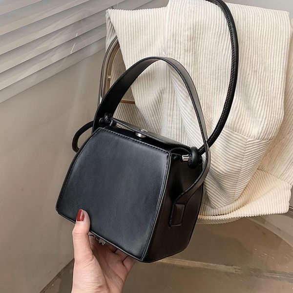evening bags box design solid color pu leather mini crossbody bag for women 2021 female brand shoulder handbags and purses fashion totes
evening bags box design solid color pu leather mini crossbody bag for women 2021 female brand shoulder handbags and purses fashion totes