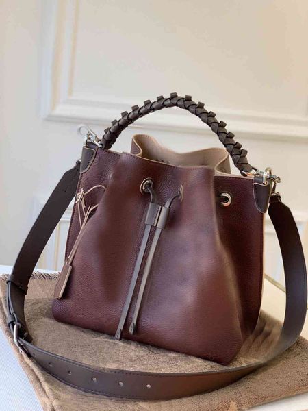 2021 leather cross body drawstring shoulder bags for women girl fashion simple portable leisure bucket bag,d049 size:25*25*20cm
2021 leather cross body drawstring shoulder bags for women girl fashion simple portable leisure bucket bag,d049 size:25*25*20cm