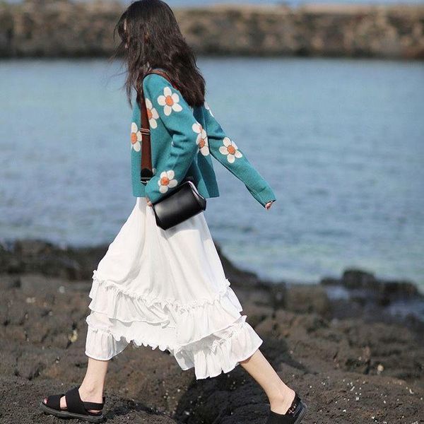 women's knits & tees products in early autumn of 2021: retro knitted sunflower cardigan coat loose student short sweater for women, White
women's knits & tees products in early autumn of 2021: retro knitted sunflower cardigan coat loose student short sweater for women, White
