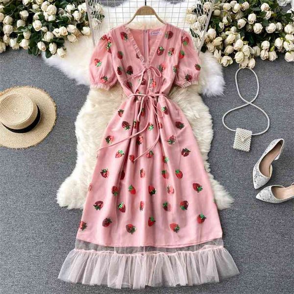 women fashion v neck mesh sequin strawberry embroidery sweet lace slim short sleeve dress vintage vestidos s656 210527, Black;gray
women fashion v neck mesh sequin strawberry embroidery sweet lace slim short sleeve dress vintage vestidos s656 210527, Black;gray