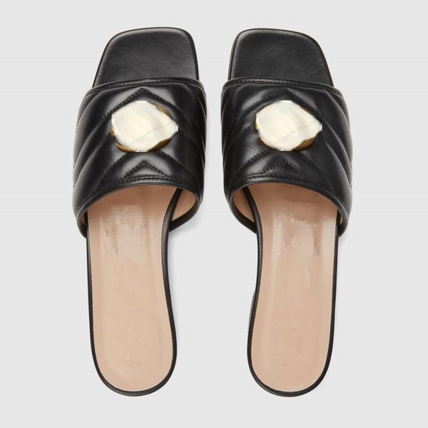 2021 spring and summer latest women's wear brand sandal designer customized jelly color metal button fashion slipper flat heel series, Black
2021 spring and summer latest women's wear brand sandal designer customized jelly color metal button fashion slipper flat heel series, Black