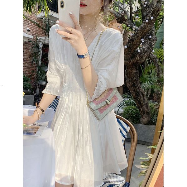casual drs chiffon women's 2021 summer french white poncho korean small drs pleated skirt, Black;gray
casual drs chiffon women's 2021 summer french white poncho korean small drs pleated skirt, Black;gray