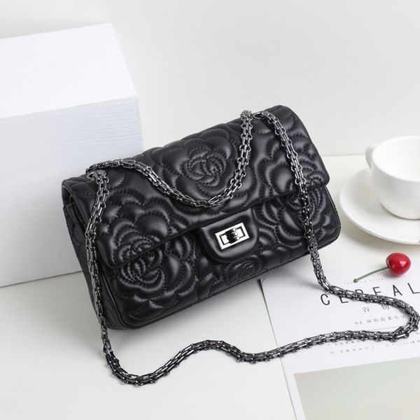 design hand camellia lingge chain 2021 new sheepskin middle aged women's bag mother's one shoulder messenger bag
design hand camellia lingge chain 2021 new sheepskin middle aged women's bag mother's one shoulder messenger bag