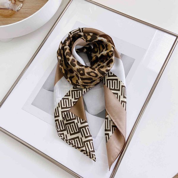 2021 spring and summer new korean fashion leopard print square clavicle decoration simple small scarf women, Blue;gray
2021 spring and summer new korean fashion leopard print square clavicle decoration simple small scarf women, Blue;gray