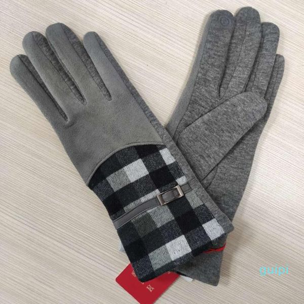 autumn and winter female warm gloves plus velvet suede plaid fashion riding cycling driving touch screen five fingers, Blue;gray
autumn and winter female warm gloves plus velvet suede plaid fashion riding cycling driving touch screen five fingers, Blue;gray
